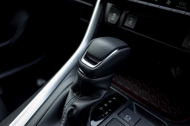 株式会社ジャストライト浪岡 智がお送りする自動車ニュースの「渋滞や赤信号での停車」についてのイメージ画像